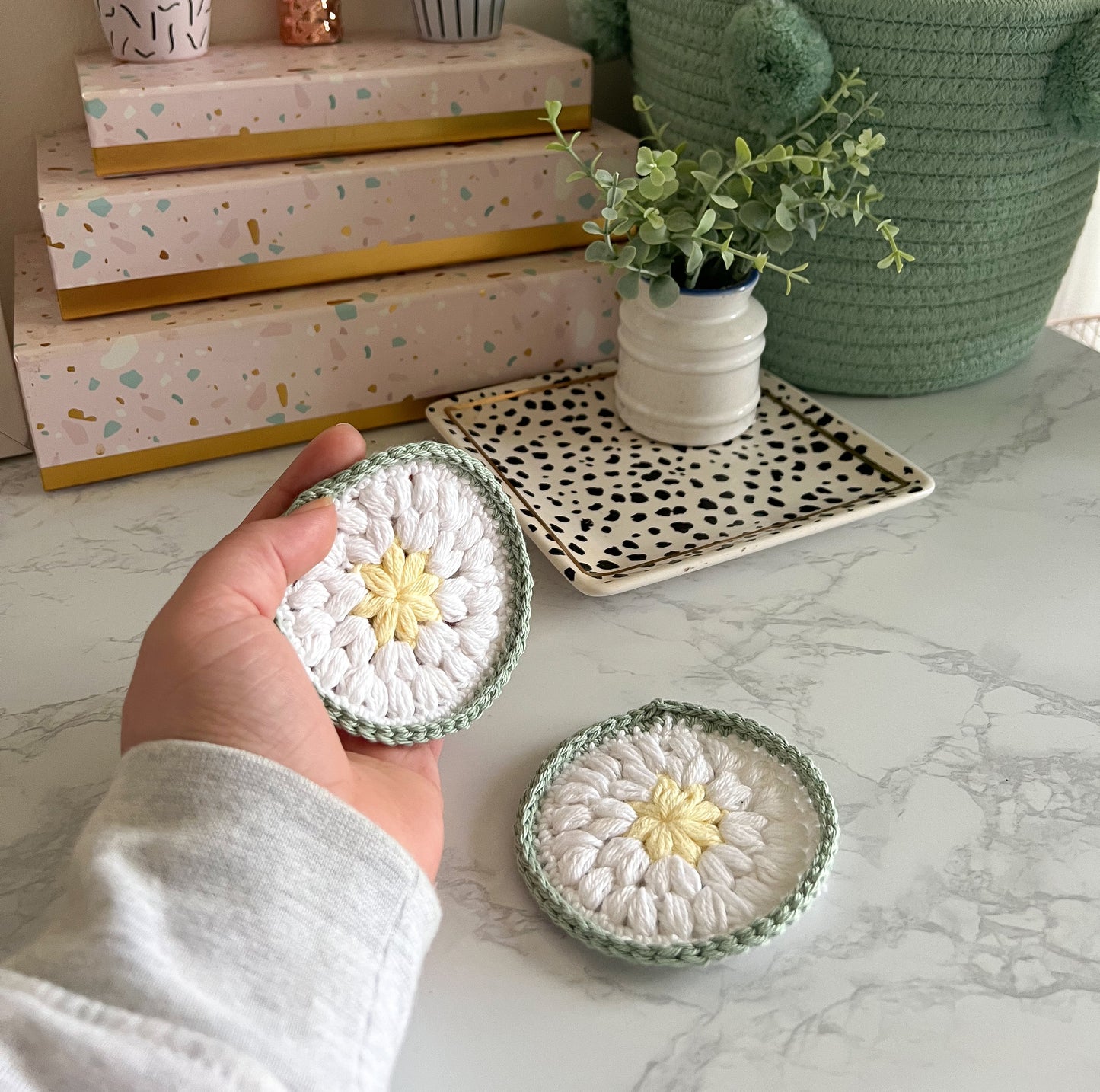 Set of 2 DAISY style handmade crochet coasters, daisy flower coasters, handmade crochet gifts, set of coasters, handmade crochet decor