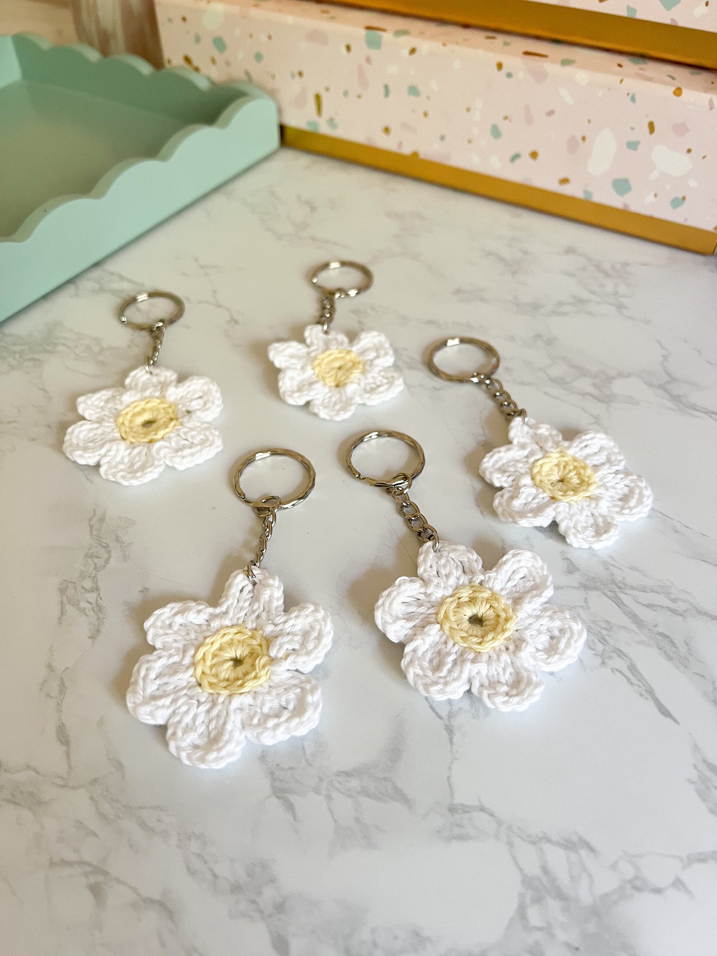 Daisy crochet key ring, handmade crochet daisy key ring, crochet cotton key ring key chain flower inspired crochet gift, crochet daisy gift