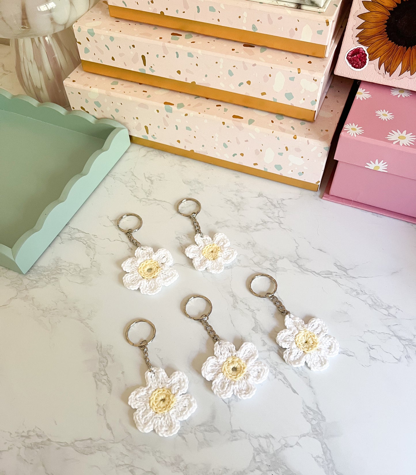 Daisy crochet key ring, handmade crochet daisy key ring, crochet cotton key ring key chain flower inspired crochet gift, crochet daisy gift