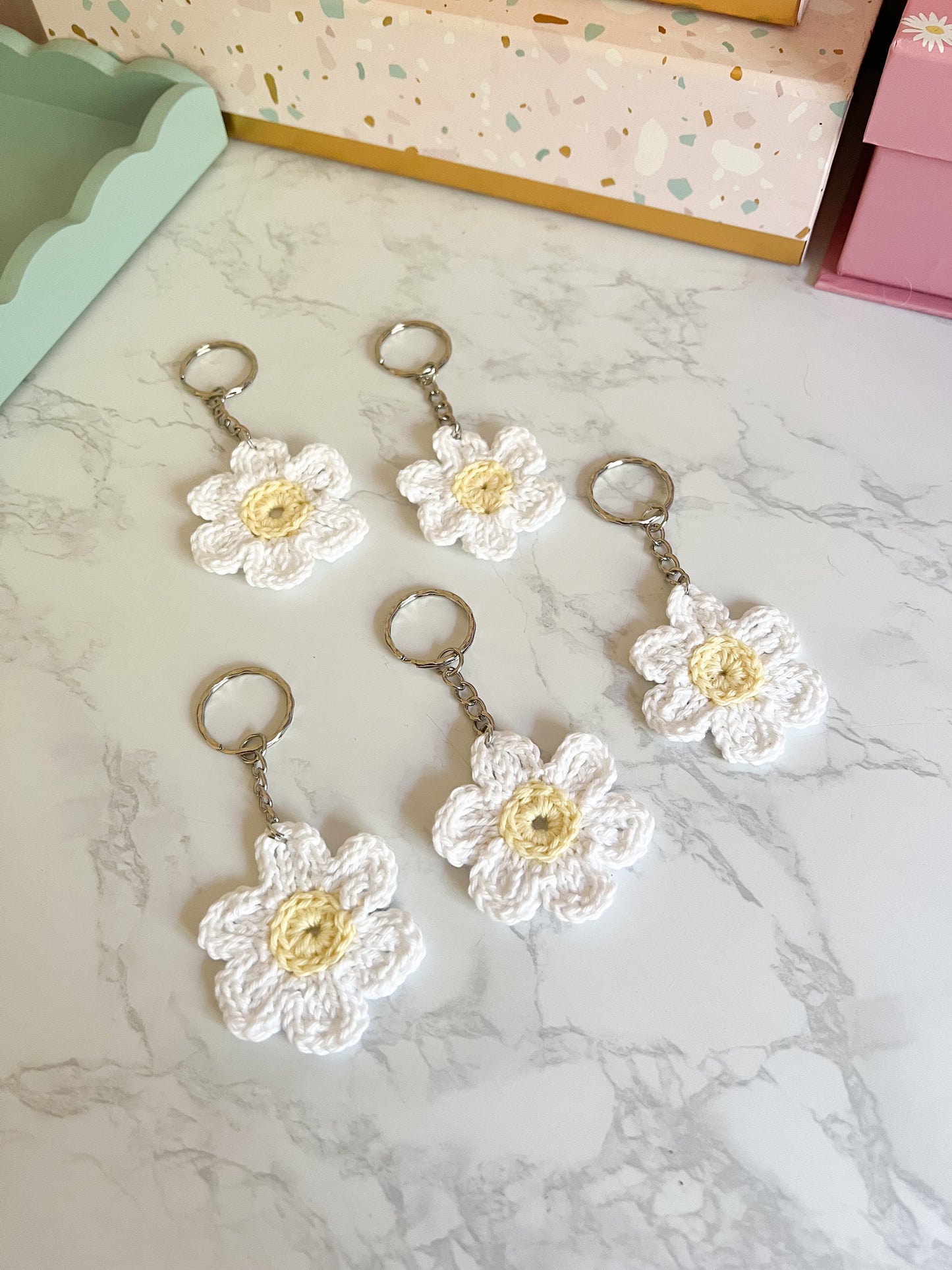 Daisy crochet key ring, handmade crochet daisy key ring, crochet cotton key ring key chain flower inspired crochet gift, crochet daisy gift