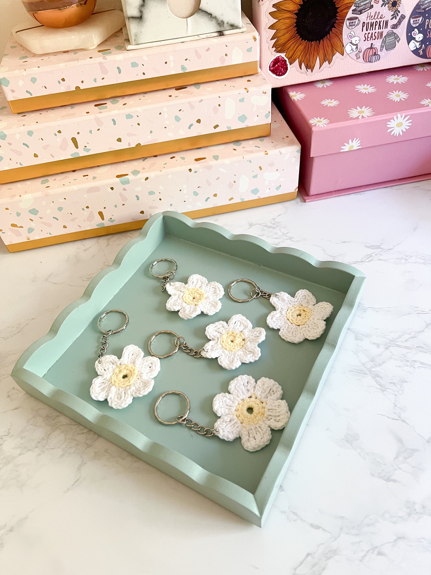 Daisy crochet key ring, handmade crochet daisy key ring, crochet cotton key ring key chain flower inspired crochet gift, crochet daisy gift