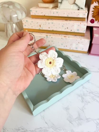 Daisy crochet key ring, handmade crochet daisy key ring, crochet cotton key ring key chain flower inspired crochet gift, crochet daisy gift